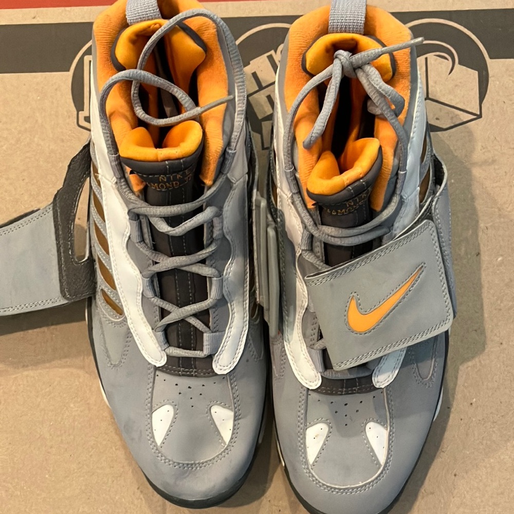 Nike Air Diamond Turf 2. Deion Sander’s Shoes. Worn maybe one or twice. Clean!